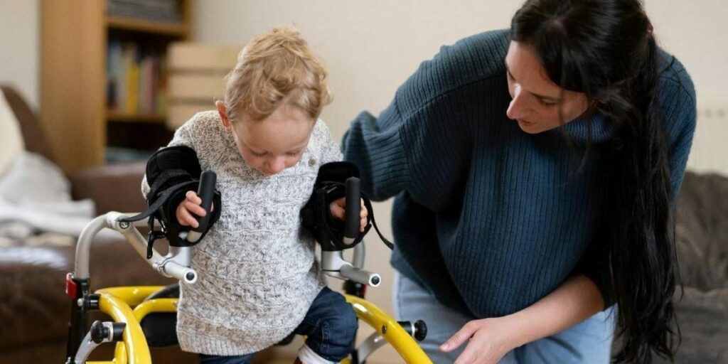 علائم، علل و روش‌های درمانی فلج مغزی